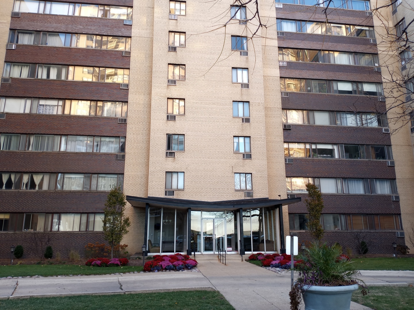 Property Photo:  6300 N Sheridan Road 215  IL 60660 