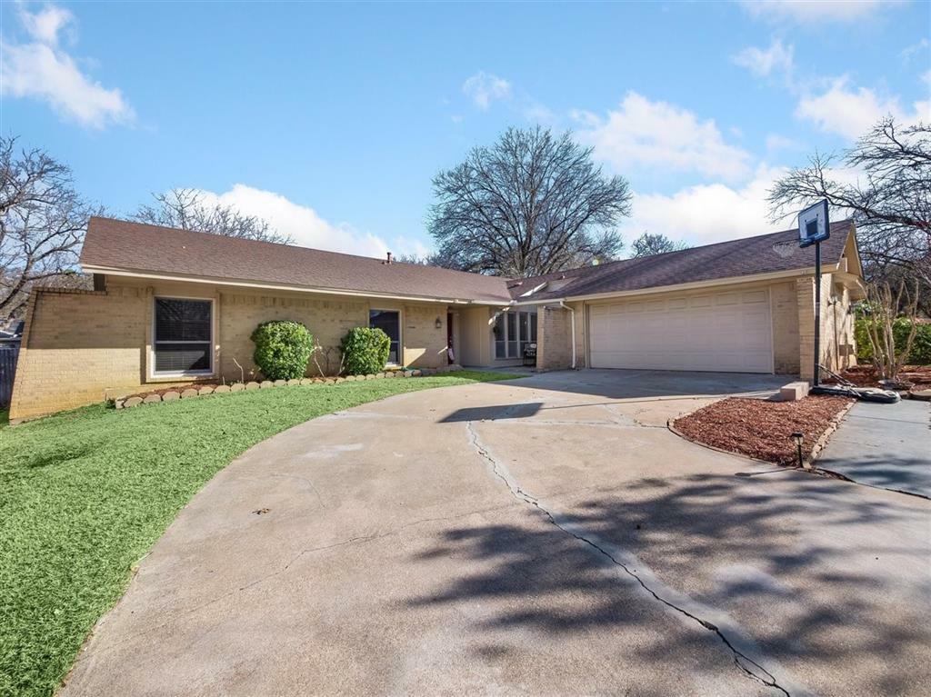 Property Photo:  2201 Valleydale Drive  TX 76013 