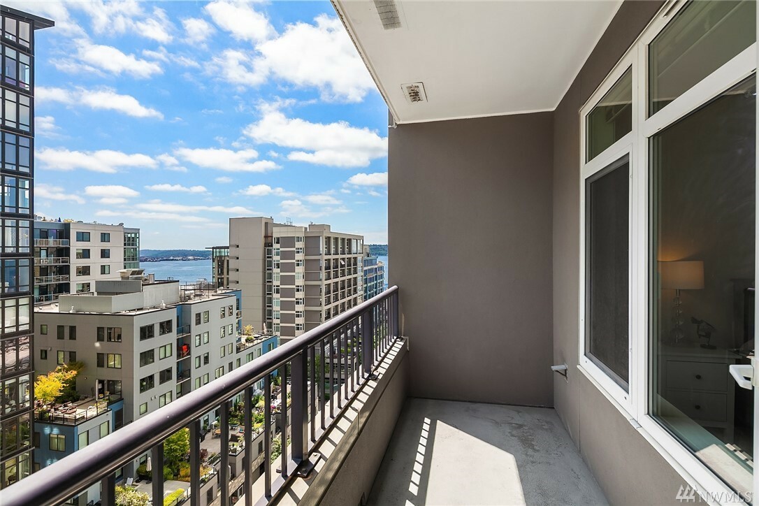 Property Photo:  2801 1st Ave 807  WA 98121 