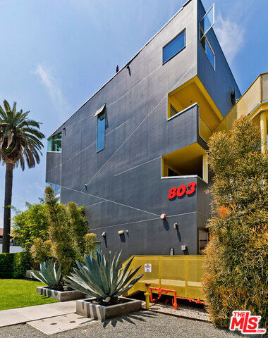 Property Photo:  803 Wilcox Ave 4  CA 90038 