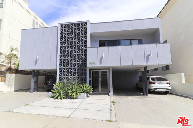 Property Photo:  11842 Kiowa Ave 8  CA 90049 