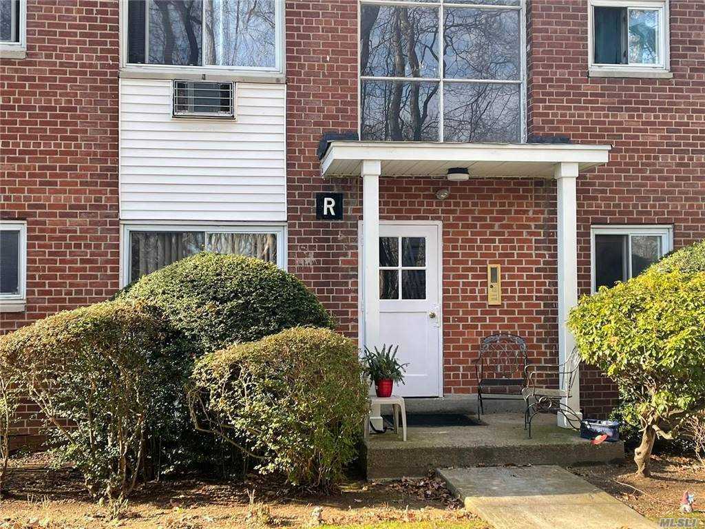 Property Photo:  125 Hempstead Garden Drive R1d  NY 11552 