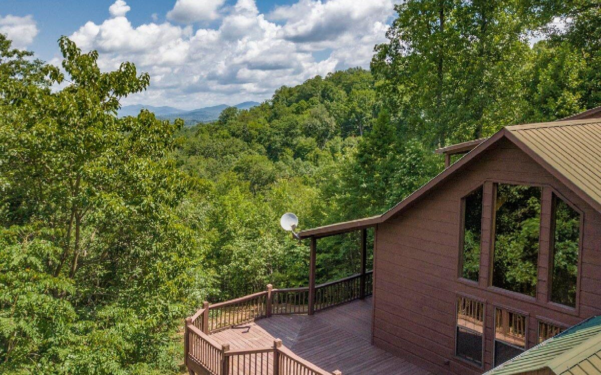 Property Photo: 83 Mountain Hideaway GA 30513