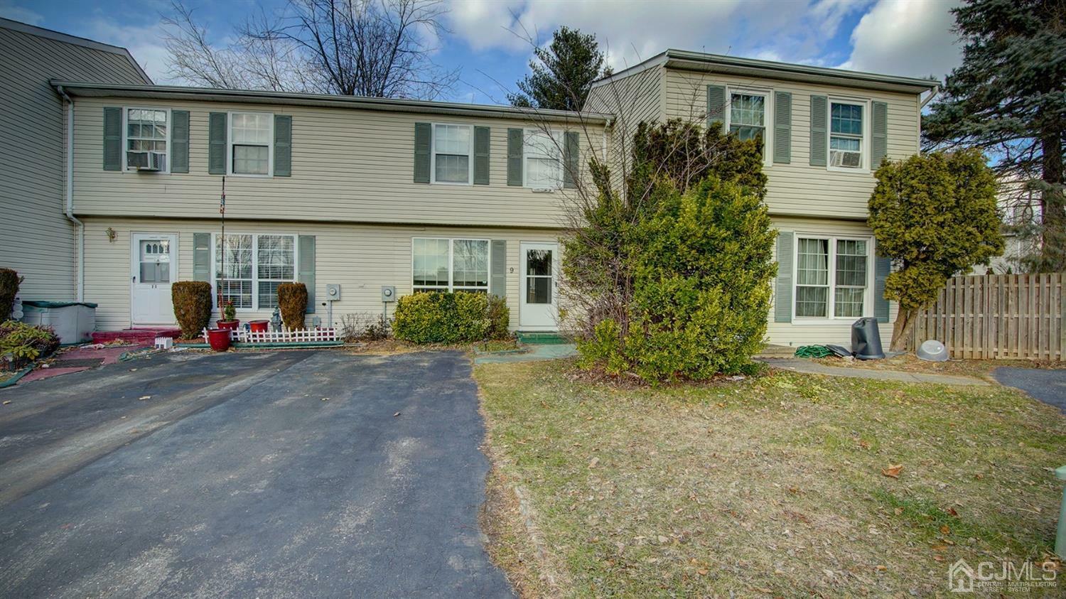 Property Photo:  9 Dobbs Court  NJ 08816 