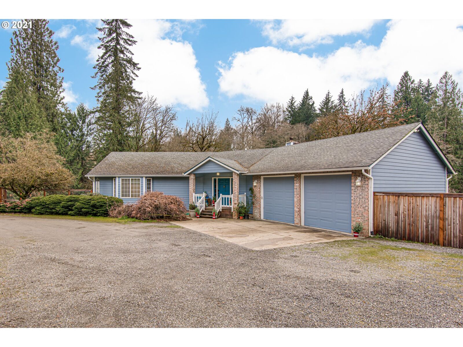 Property Photo: 30718 NW 10th Ct WA 98642