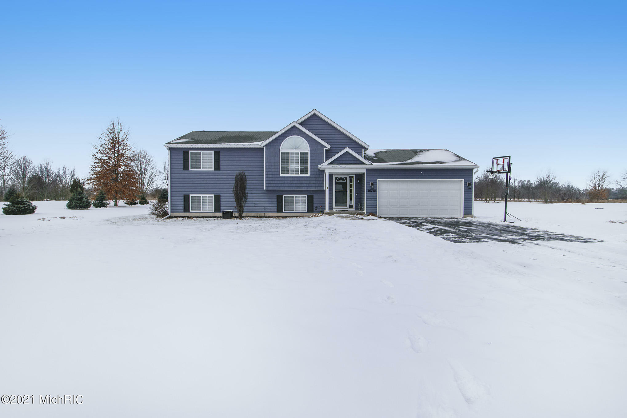 Property Photo:  16745 Antler Drive NE  MI 49319 