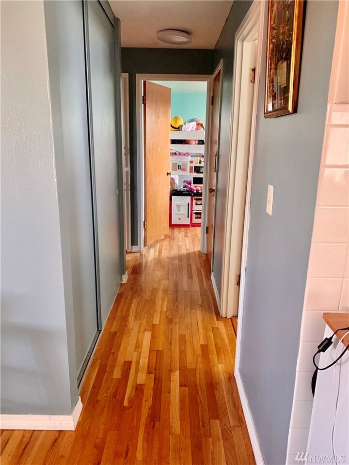 Property Photo:  1330 W Columbia Ave  WA 98837 