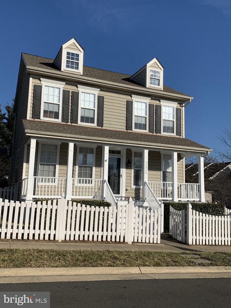 Property Photo:  42920 Nashua Street  VA 20147 