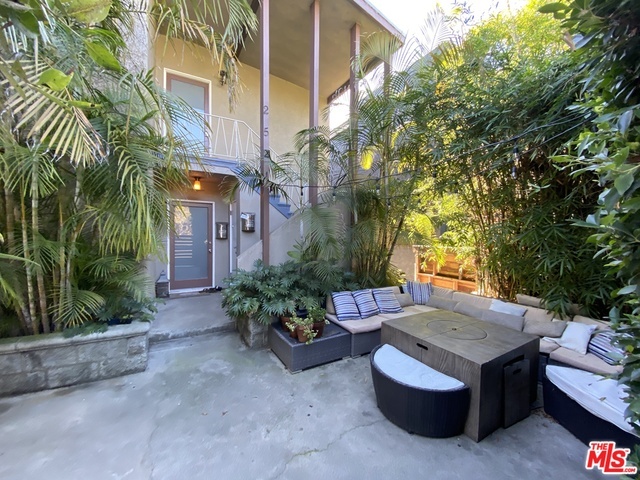Property Photo: 2521 Abbot Kinney Blvd 1/2 CA 90291