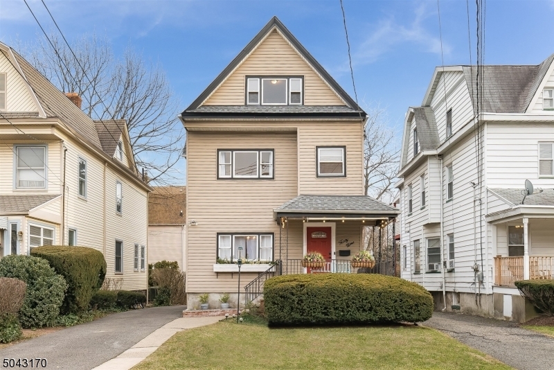 Property Photo:  49 N Willow St  NJ 07042 