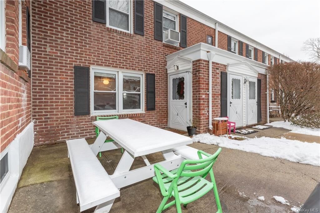 Property Photo: 120 N Broadway 17A NY 10533