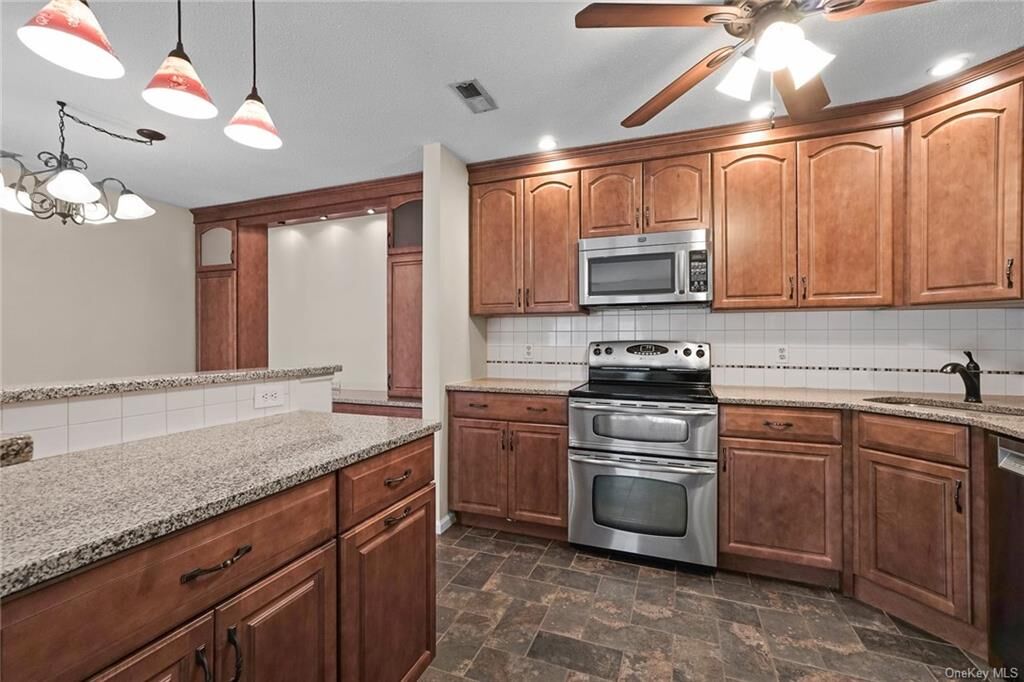 Property Photo:  111 Cartwheel Court 27  NY 10992 