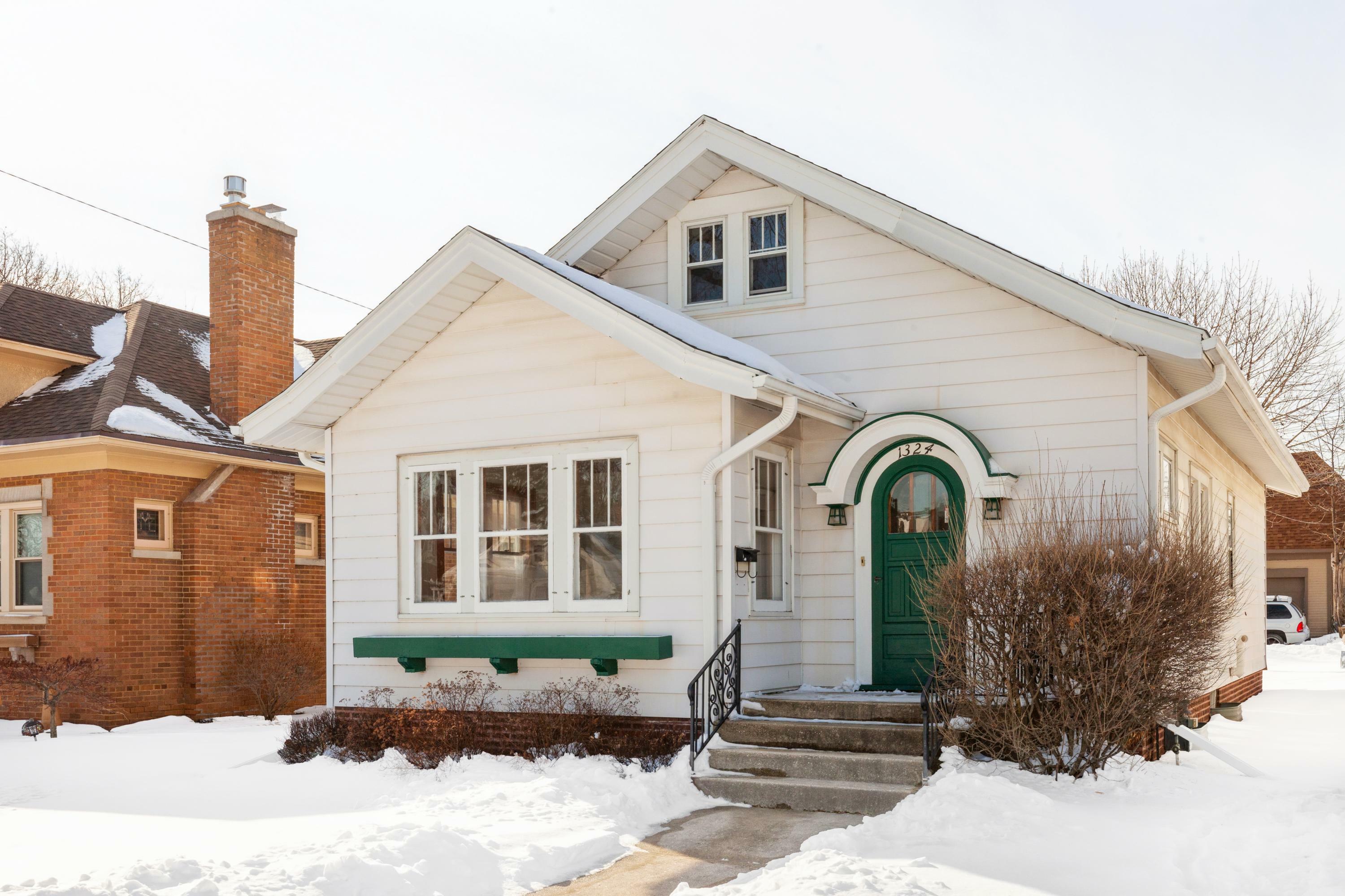 Property Photo:  1324 West Lawn Ave  WI 53405 