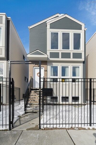 Property Photo:  2528 W Grenshaw Street  IL 60612 