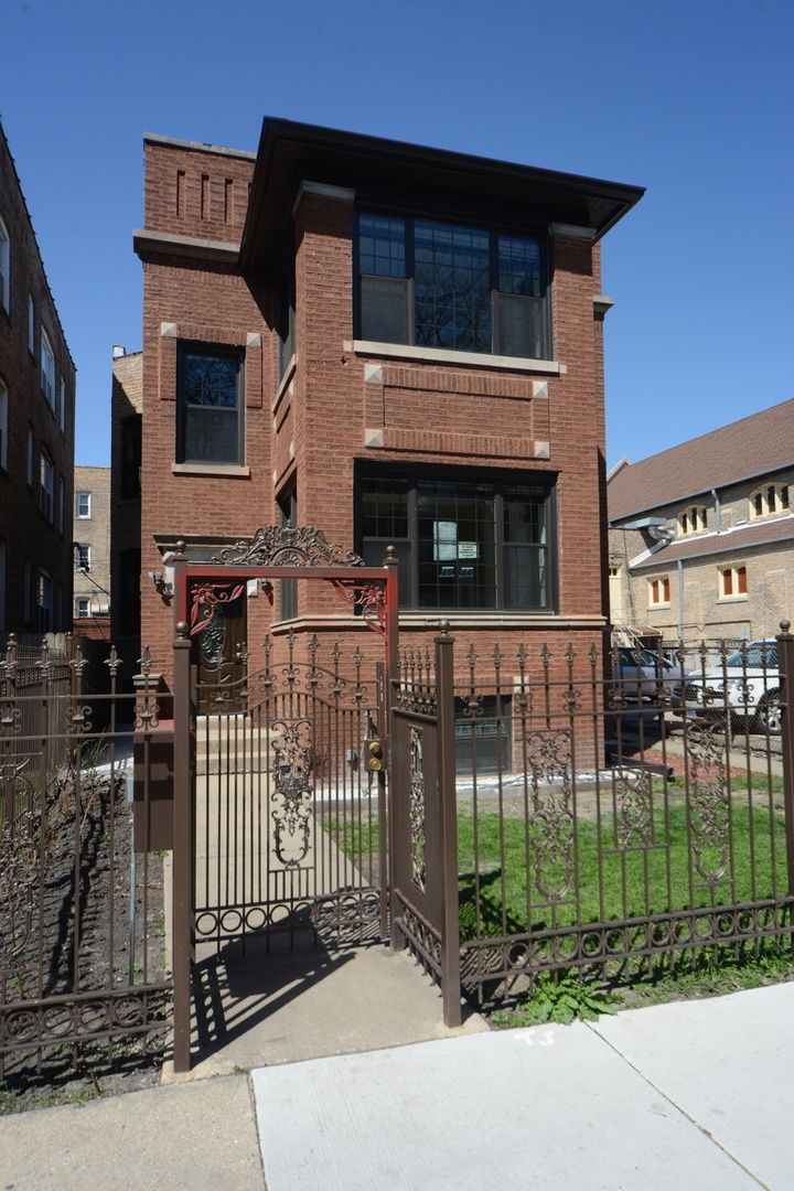 Property Photo: 4644 N Drake Avenue 1 IL 60625