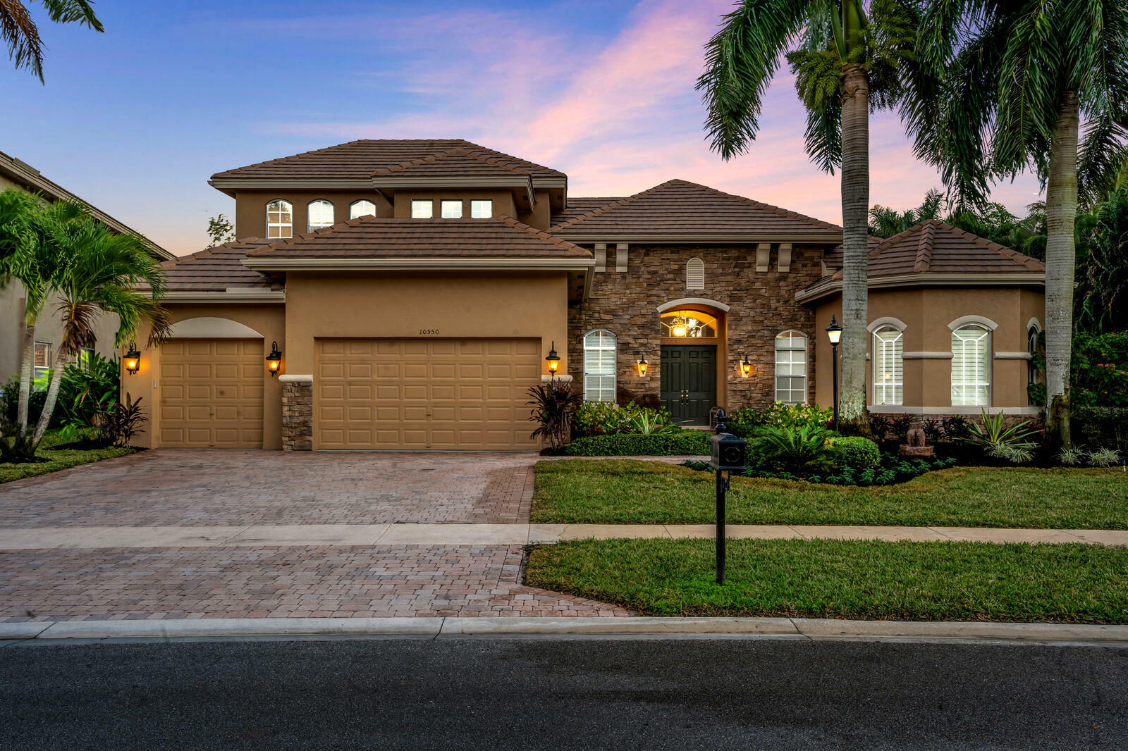 Property Photo: 10550 Versailles Boulevard FL 33449