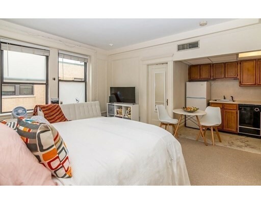 Property Photo: 464 Commonwealth Ave 86 MA 02215
