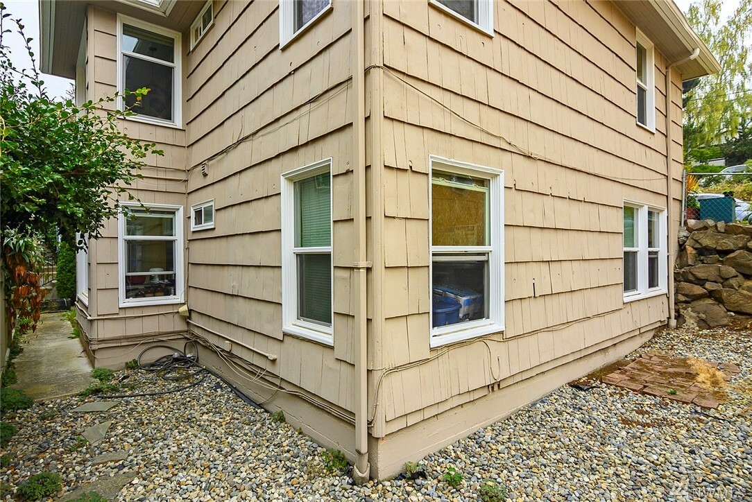 Property Photo:  3019 30th Ave W  WA 98199 