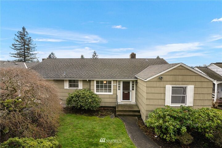 Property Photo: 4567 Stanford Avenue NE WA 98105