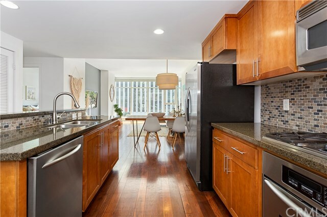 Property Photo: 400 W Ocean Boulevard 404 CA 90802
