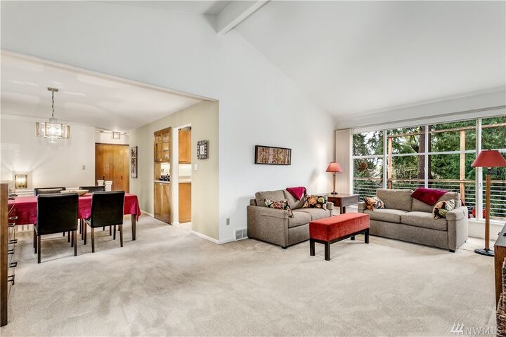 Property Photo: 525 94th Ave NE WA 98004