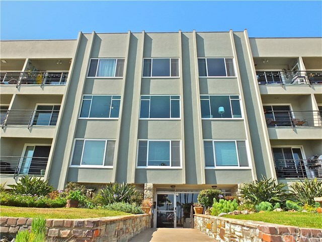 Property Photo: 2105 E Ocean Boulevard 8 CA 90803