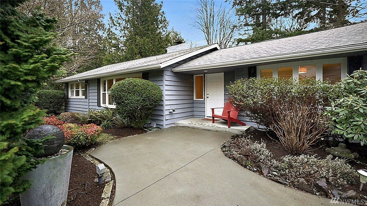 Property Photo:  6218 89th Ave SE  WA 98040 