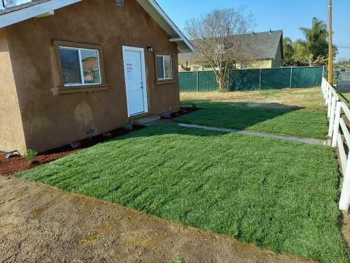 Property Photo:  1439 N Encina Street  CA 93291 