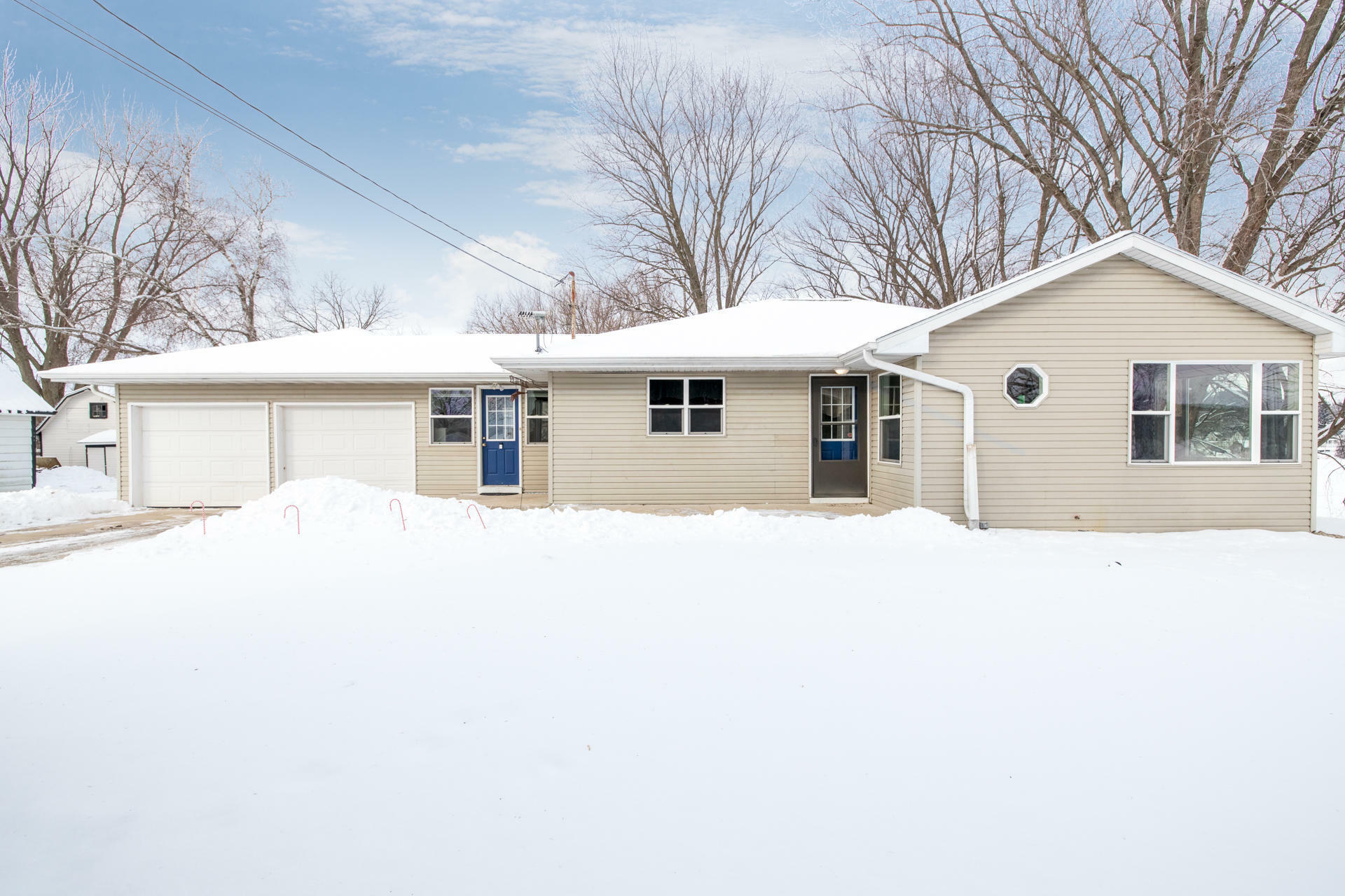 Property Photo:  110 Woodlawn St  WI 53059 