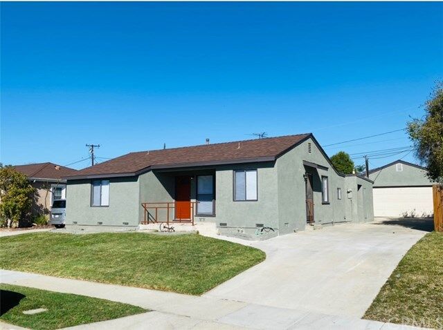 Property Photo: 611 W Pinehurst Avenue CA 90631