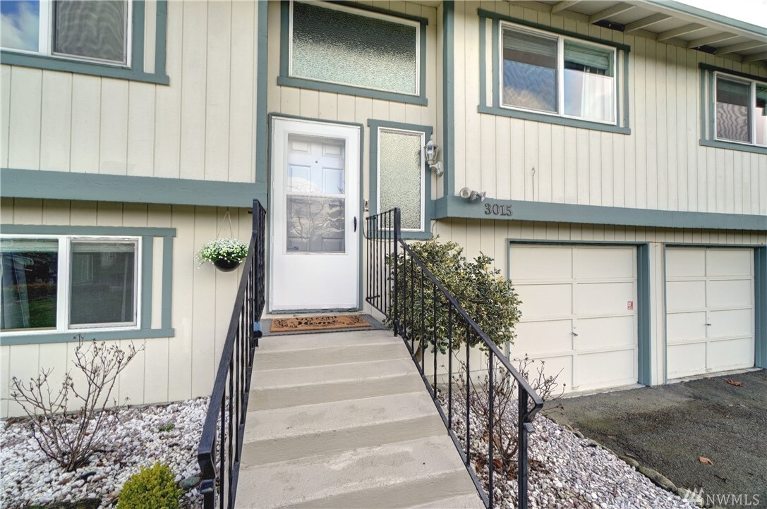 Property Photo: 3015 NE 72nd St WA 98311