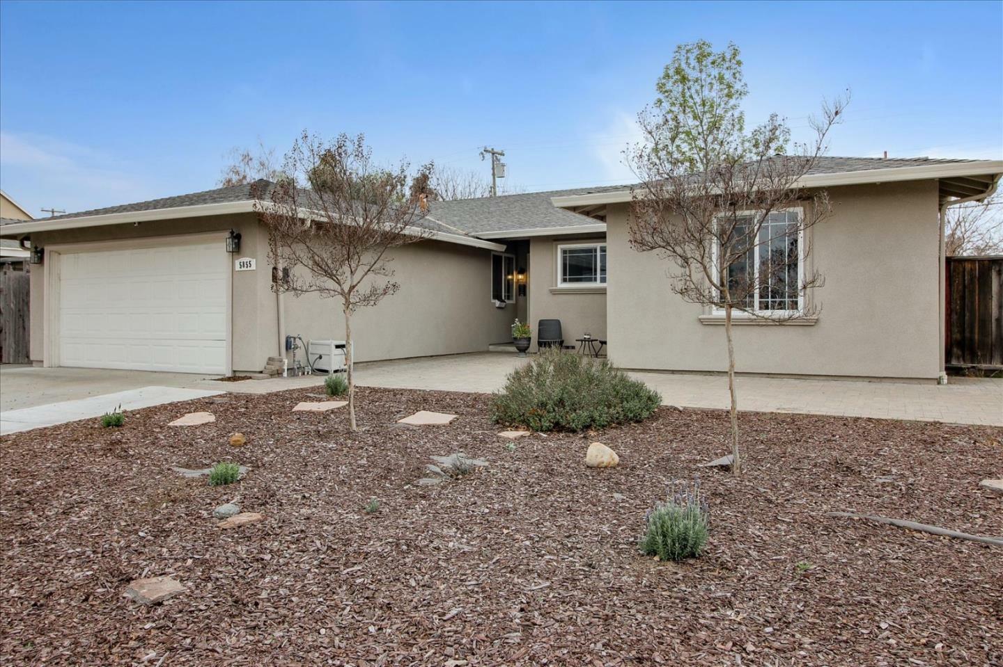 Property Photo: 5855 Bridle Way CA 95123