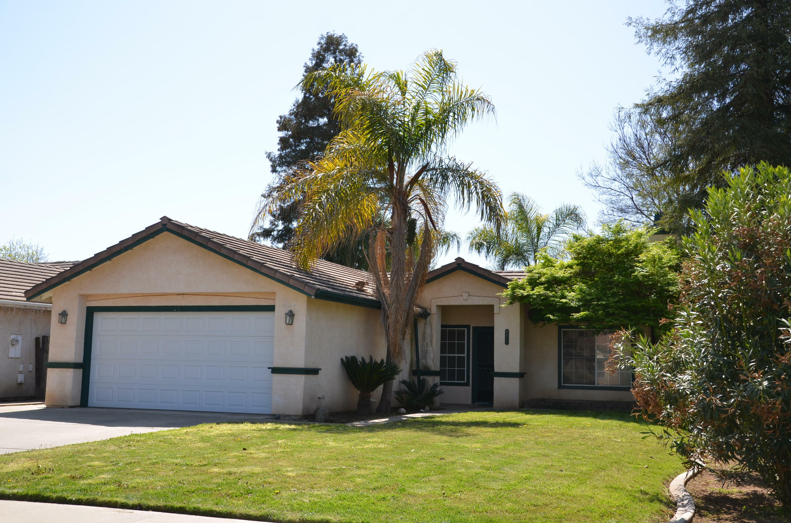 Property Photo:  4217 E Paradise Avenue  CA 93292 