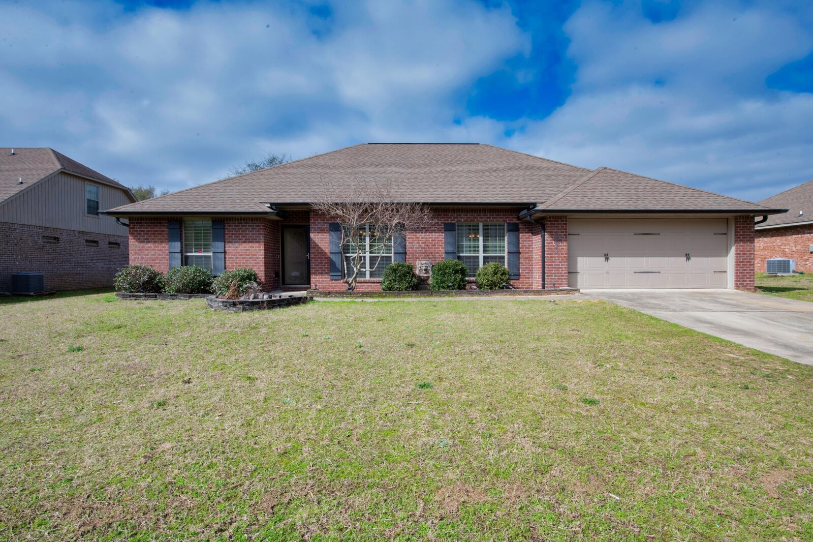 Property Photo: 5273 Moore Loop FL 32536