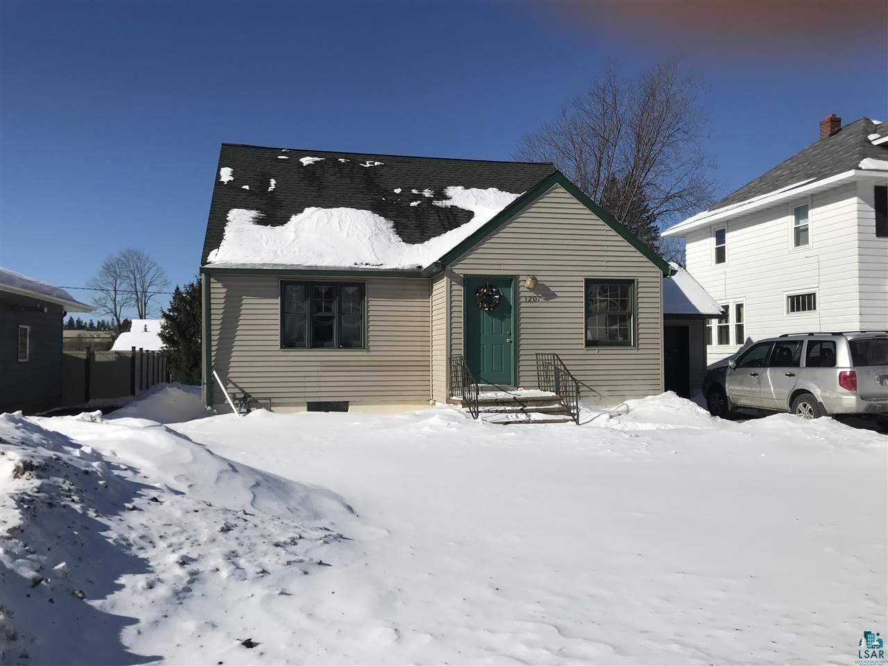 Property Photo: 1207 Kenwood Ave MN 55811