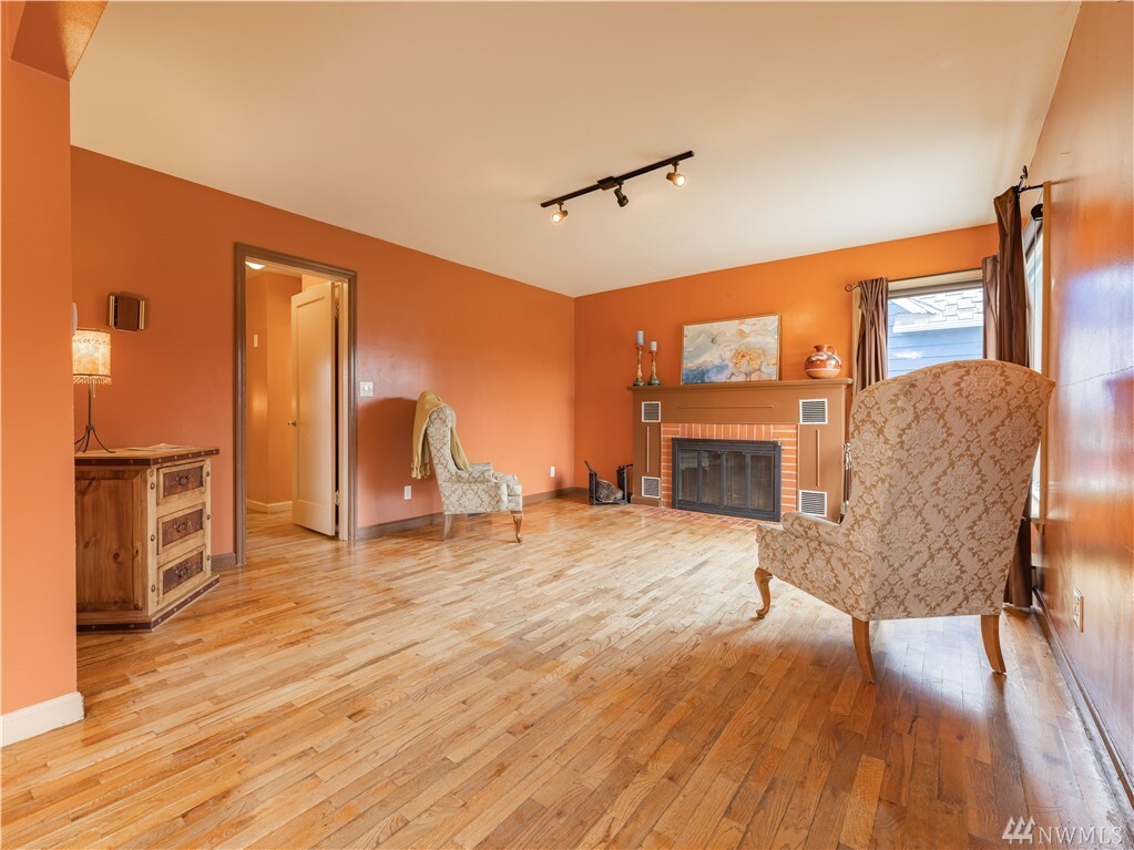 Property Photo: 1023 Tyler St WA 98801