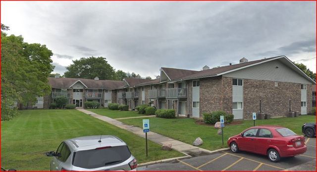 Property Photo: 16W585 Mockingbird Lane 106 IL 60527