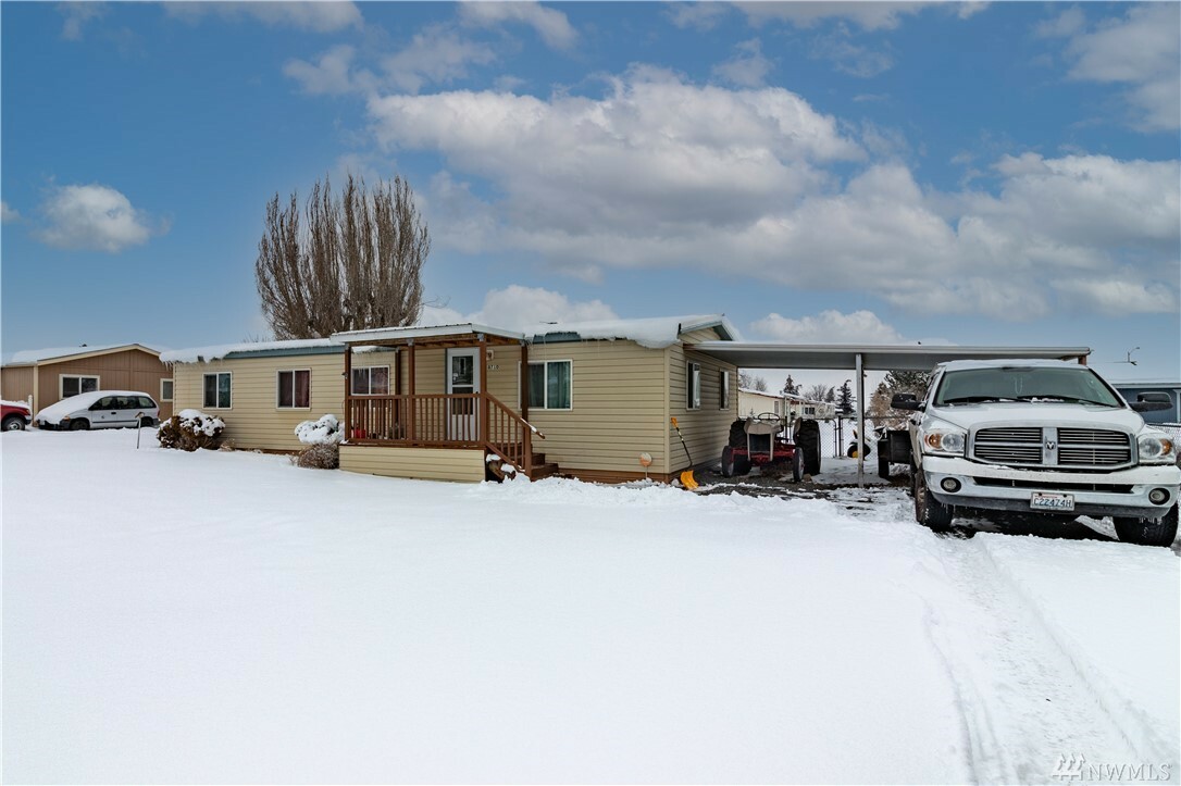 Property Photo:  8710 Vince Rd NE  WA 98837 