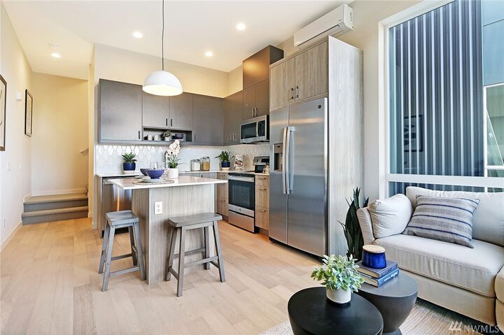 Property Photo:  3104 SW Avalon Wy F  WA 98126 