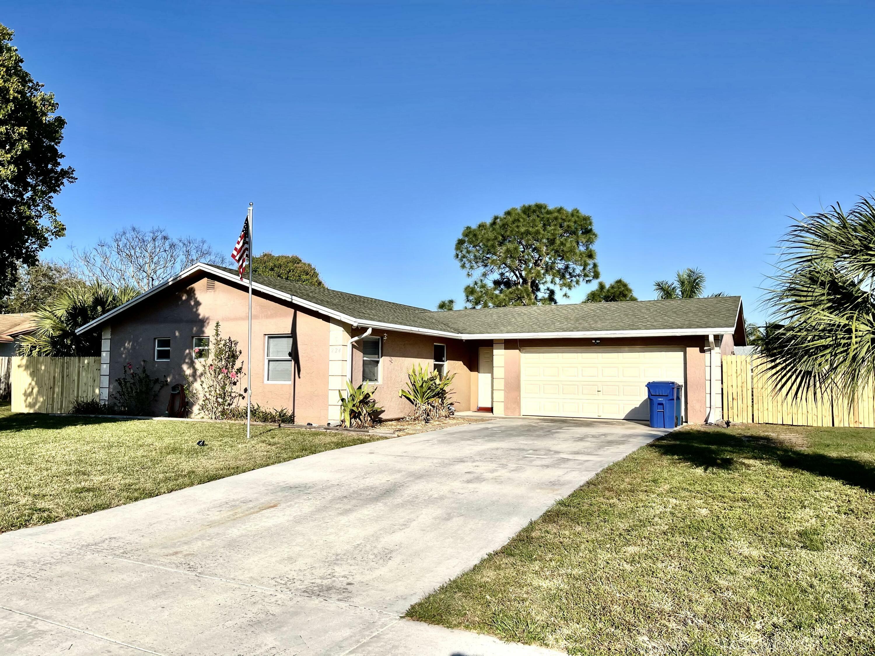 Property Photo: 224 Cordoba Circle FL 33411