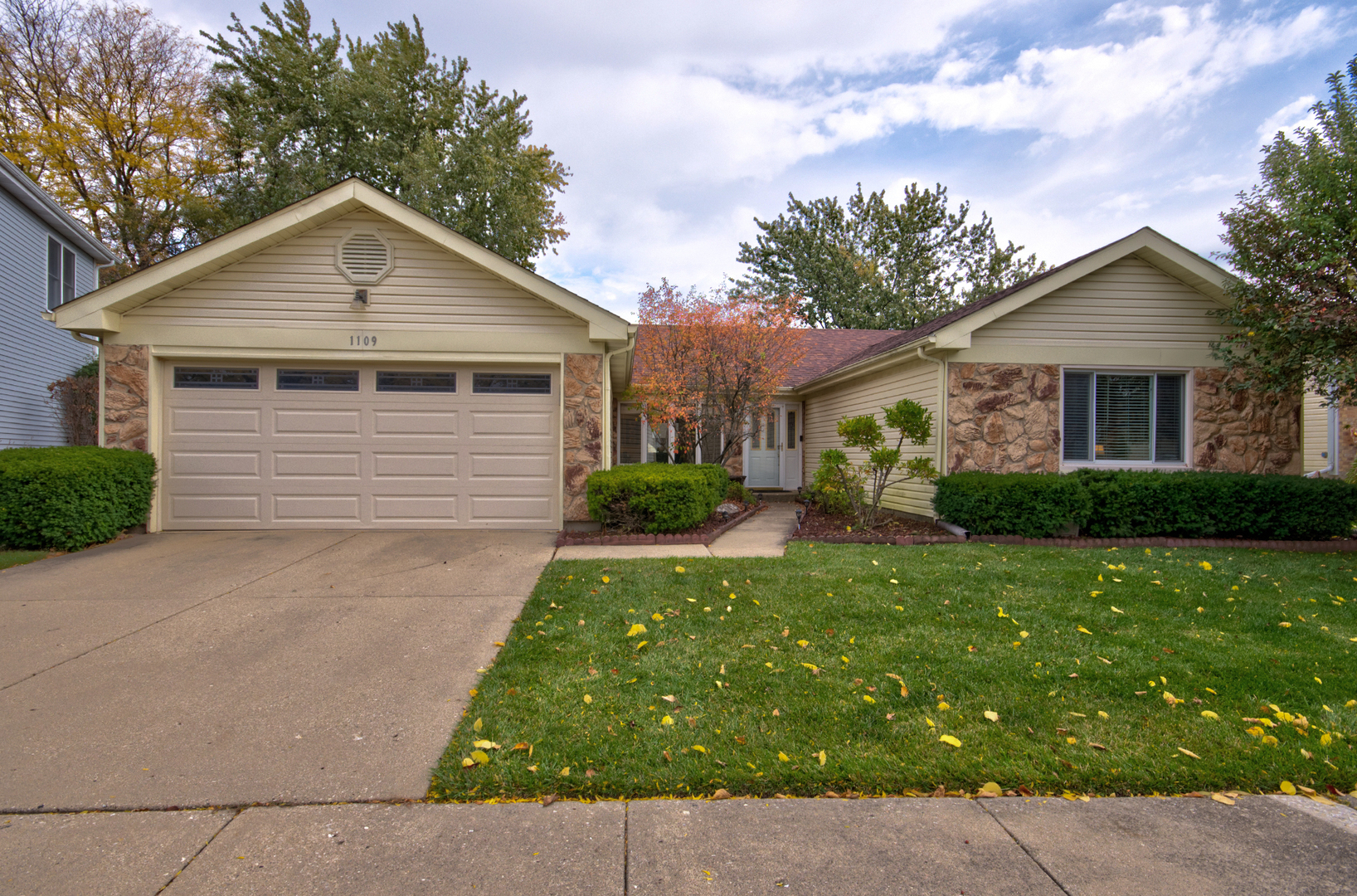 Property Photo:  1109 Emerson Place  IL 60061 