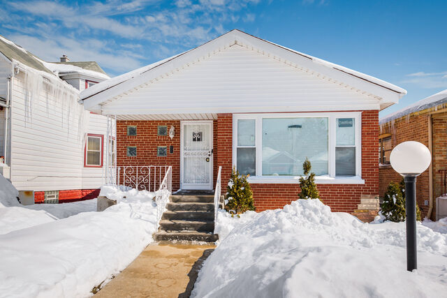 Property Photo:  10221 S Carpenter Street  IL 60643 