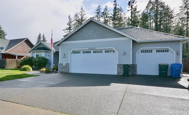 Home for sale in Rainier 404 Raintree Loop Ct SE, Rainier, WA 98576