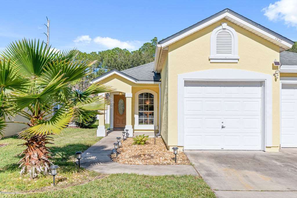 Property Photo:  1920 E Lymington Way  FL 32084 