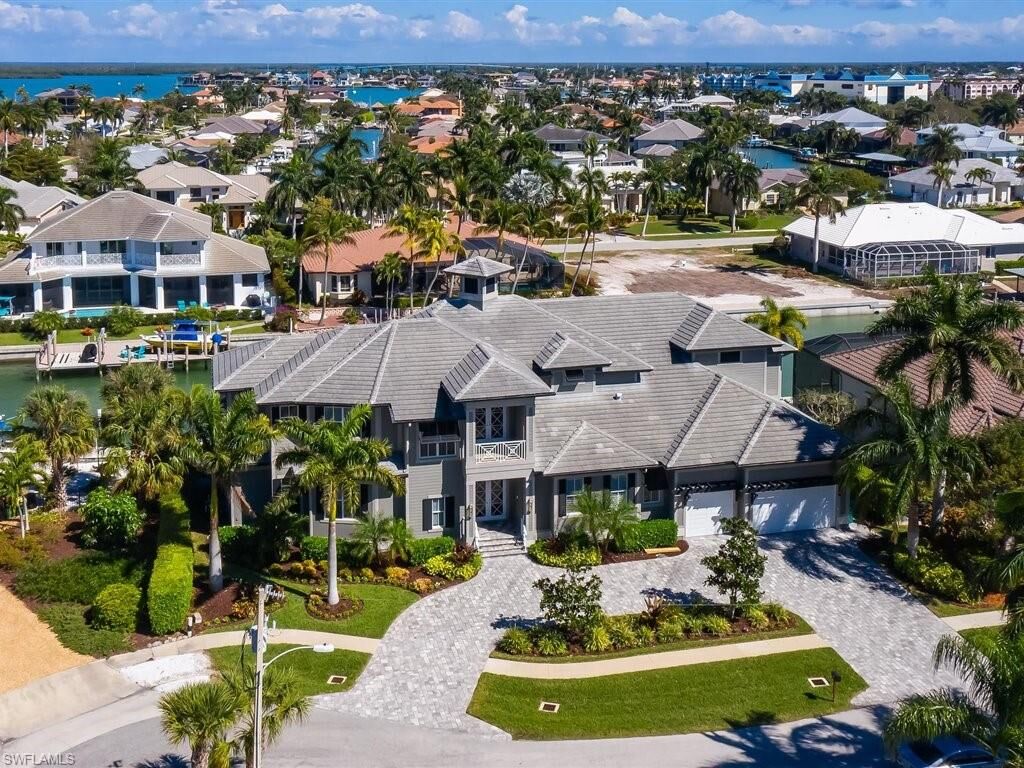 Property Photo: 951 Giralda Ct FL 34145