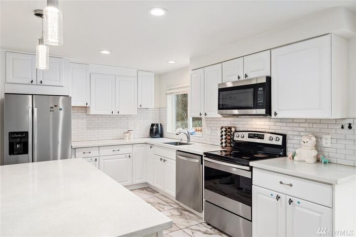 Property Photo:  16608 133rd Place SE  WA 98058 