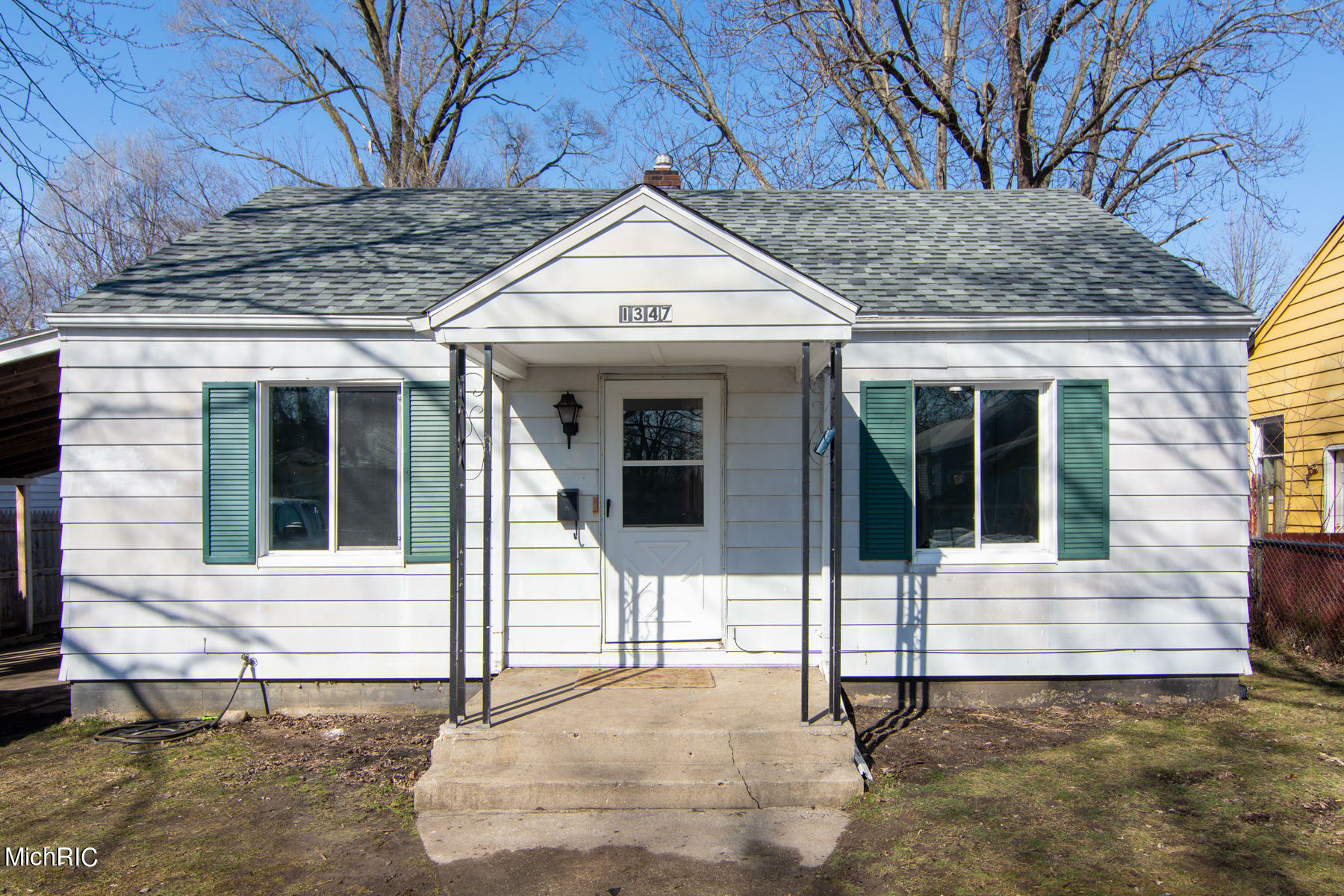 Property Photo:  1347 Wayne Street  MI 49120 