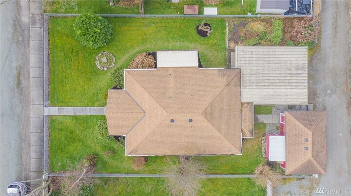 Property Photo: 711 E Vernon Ave WA 98233