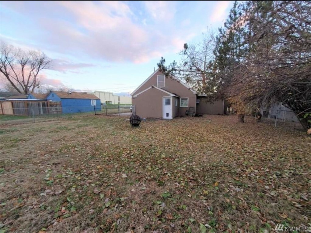 Property Photo: 530 SW 4th St WA 99324