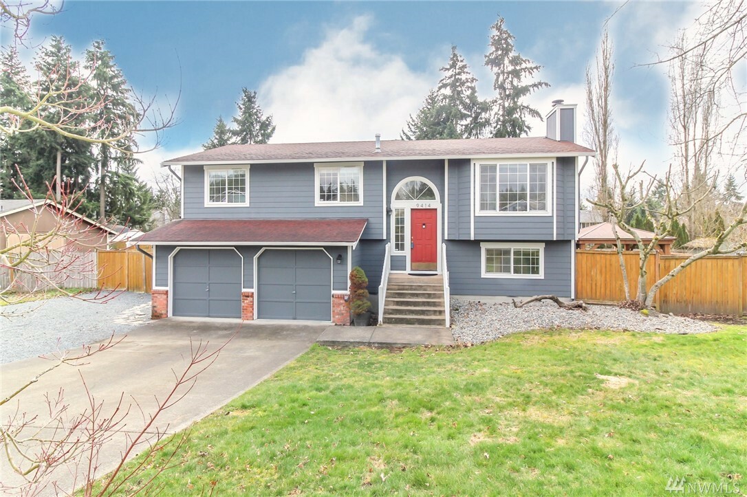 Property Photo:  9414 218th St Ct E  WA 98338 